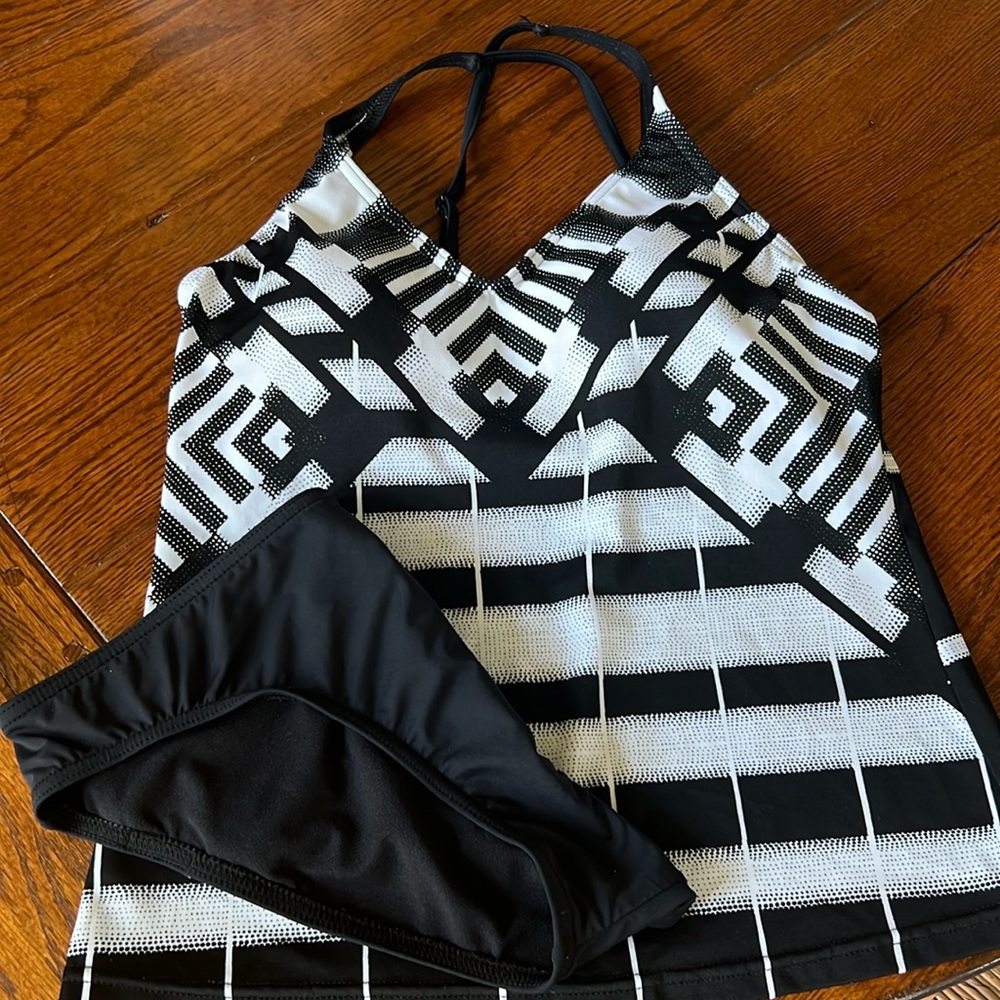 Jag medium tanking swimsuit. Black and white geometric
